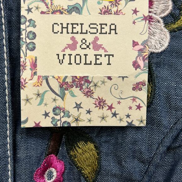 Chelsea & Violet Chambray Embroidered Shirt Women’s Small Boho Western - Picture 3 of 4